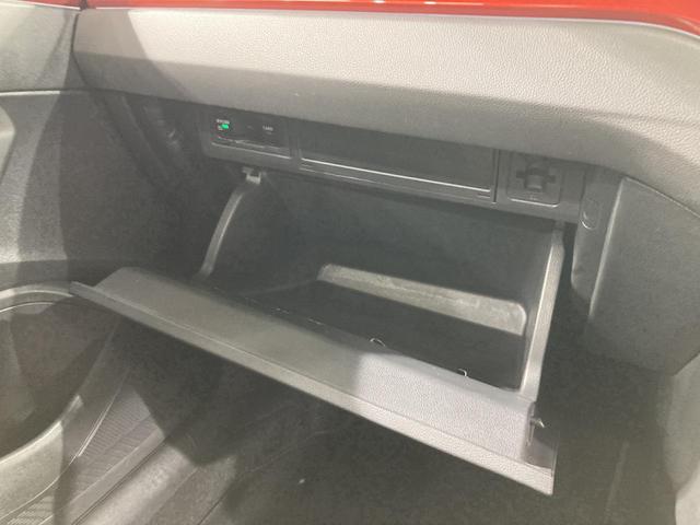 ポロＧＴＩ ベースグレード　トラベルアシスト　デジタルメーター　１８インチアルミホイール　レーンキープアシスト　ＩＱ．ＬＩＧＨＴ　前後コーナーセンサー　純正ナビ　バックカメラ　スマートキー　認定中古車（58枚目）