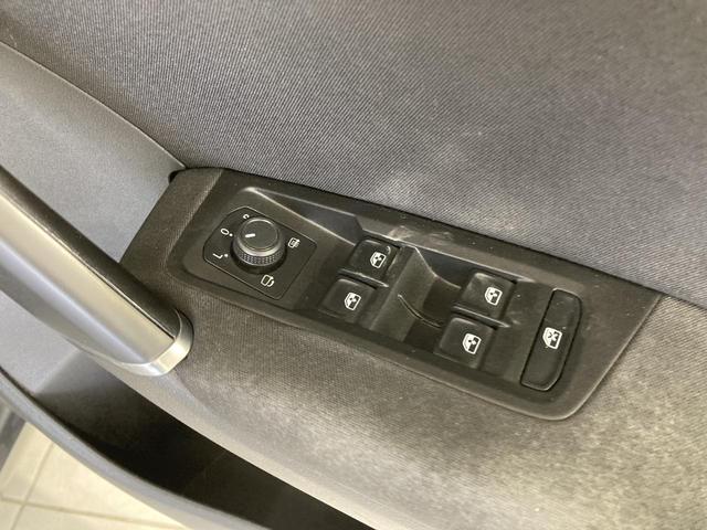 ゴルフトゥーラン ＴＳＩ　コンフォートラインリミテッド　ＡＣＣ　純正ナビ　１６インチアルミホイール　障害物センサー　バックカメラ　電動リヤゲート　ブレーキアシスト　ＬＥＤヘッドライト　レーンアシスト　ＴＶフルセグ　キーレスエントリー　シートヒーター（60枚目）