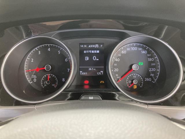 ゴルフトゥーラン ＴＳＩ　コンフォートラインリミテッド　ＡＣＣ　純正ナビ　１６インチアルミホイール　障害物センサー　バックカメラ　電動リヤゲート　ブレーキアシスト　ＬＥＤヘッドライト　レーンアシスト　ＴＶフルセグ　キーレスエントリー　シートヒーター（63枚目）