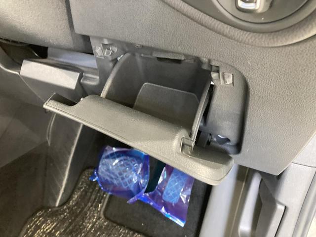 ゴルフトゥーラン ＴＳＩ　コンフォートラインリミテッド　ＡＣＣ　純正ナビ　１６インチアルミホイール　障害物センサー　バックカメラ　電動リヤゲート　ブレーキアシスト　ＬＥＤヘッドライト　レーンアシスト　ＴＶフルセグ　キーレスエントリー　シートヒーター（66枚目）