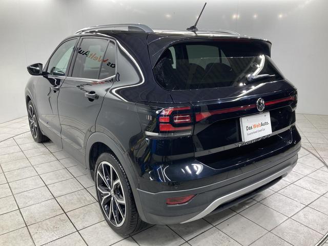 Ｔ－クロス ＴＳＩ　１ｓｔプラス　ＡＣＣ　レーンキープアシスト　バックカメラ　純正ナビ　パークアシスト　デイライト　ブラインドスポットディテクション　ＬＥＤヘッドライト　スマートフォンワイヤレスチャージング　スマートキー　認定中古車（17枚目）