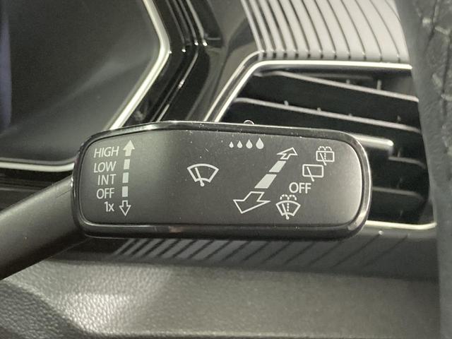 Ｔ－クロス ＴＳＩ　１ｓｔプラス　ＡＣＣ　レーンキープアシスト　バックカメラ　純正ナビ　パークアシスト　デイライト　ブラインドスポットディテクション　ＬＥＤヘッドライト　スマートフォンワイヤレスチャージング　スマートキー　認定中古車（28枚目）