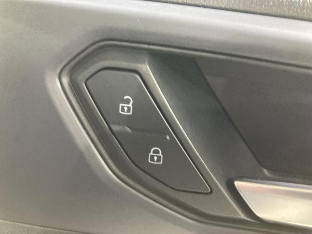 Ｔ－クロス ＴＳＩ　１ｓｔプラス　ＡＣＣ　レーンキープアシスト　バックカメラ　純正ナビ　パークアシスト　デイライト　ブラインドスポットディテクション　ＬＥＤヘッドライト　スマートフォンワイヤレスチャージング　スマートキー　認定中古車（52枚目）