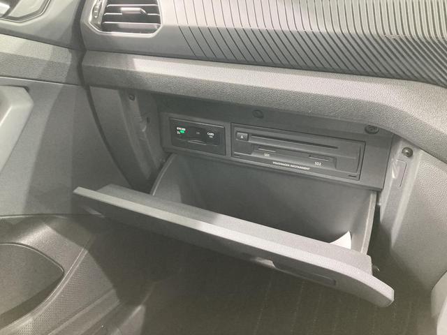 Ｔ－クロス ＴＳＩ　１ｓｔプラス　ＡＣＣ　レーンキープアシスト　バックカメラ　純正ナビ　パークアシスト　デイライト　ブラインドスポットディテクション　ＬＥＤヘッドライト　スマートフォンワイヤレスチャージング　スマートキー　認定中古車（61枚目）