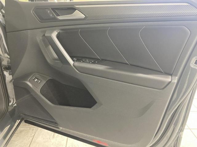 ティグアン TSI Rライン トラベルアシスト デジタルメーター アラウンドビューカメラ 純正ナビ レーンアシスト パークアシスト 全席シートヒーター パワーテールゲート 19インチアルミホイール スマートキー 認定中古車(28枚目)