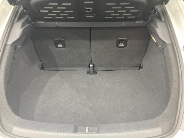 ザ・ビートル Ｒラインマイスター　レザーシート　前席シートヒーター　前後コーナーセンサー　純正ナビ　バックカメラ　ブラインドスポットディテクション　１８インチアルミホイール　スマートキー　認定中古車（12枚目）