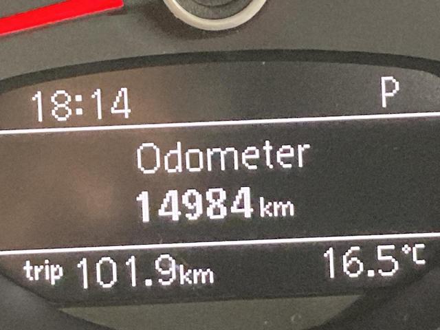 ザ・ビートル Ｒラインマイスター　レザーシート　前席シートヒーター　前後コーナーセンサー　純正ナビ　バックカメラ　ブラインドスポットディテクション　１８インチアルミホイール　スマートキー　認定中古車（35枚目）