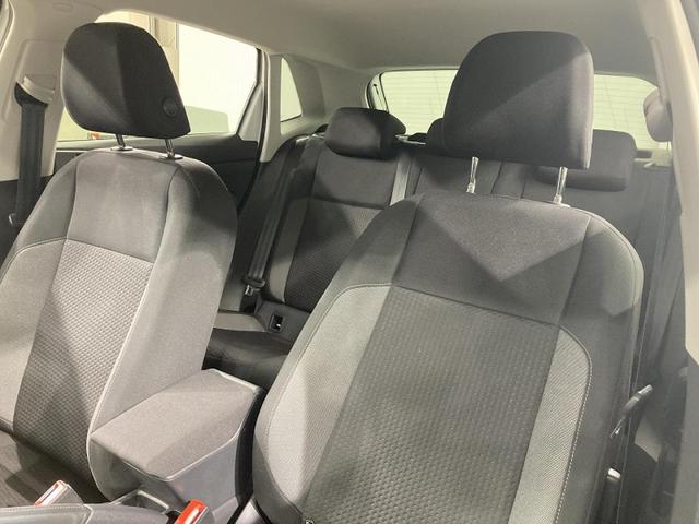 ポロ ＴＳＩアクティブ　トラベルアシスト　バックカメラ　純正ナビ　１５インチアルミホイール　障害物センサー　衝突安全ボディ　レーンキープアシスト　ワイヤレス充電　ＬＥＤヘッドライト　リアフォグランプ　オートライト（9枚目）