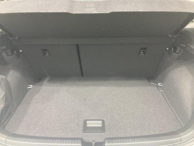 ポロ ＴＳＩアクティブ　トラベルアシスト　バックカメラ　純正ナビ　１５インチアルミホイール　障害物センサー　衝突安全ボディ　レーンキープアシスト　ワイヤレス充電　ＬＥＤヘッドライト　リアフォグランプ　オートライト（11枚目）