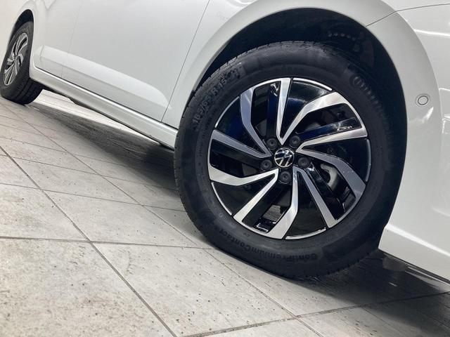 ポロ ＴＳＩアクティブ　トラベルアシスト　バックカメラ　純正ナビ　１５インチアルミホイール　障害物センサー　衝突安全ボディ　レーンキープアシスト　ワイヤレス充電　ＬＥＤヘッドライト　リアフォグランプ　オートライト（12枚目）