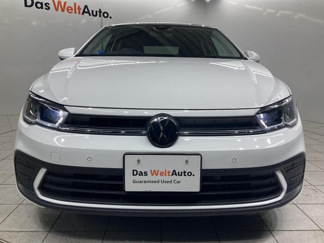 ポロ ＴＳＩアクティブ　トラベルアシスト　バックカメラ　純正ナビ　１５インチアルミホイール　障害物センサー　衝突安全ボディ　レーンキープアシスト　ワイヤレス充電　ＬＥＤヘッドライト　リアフォグランプ　オートライト（13枚目）