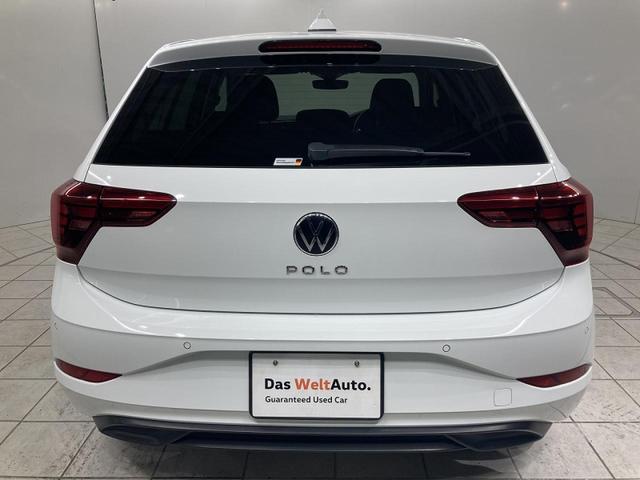 ポロ ＴＳＩアクティブ　トラベルアシスト　バックカメラ　純正ナビ　１５インチアルミホイール　障害物センサー　衝突安全ボディ　レーンキープアシスト　ワイヤレス充電　ＬＥＤヘッドライト　リアフォグランプ　オートライト（14枚目）