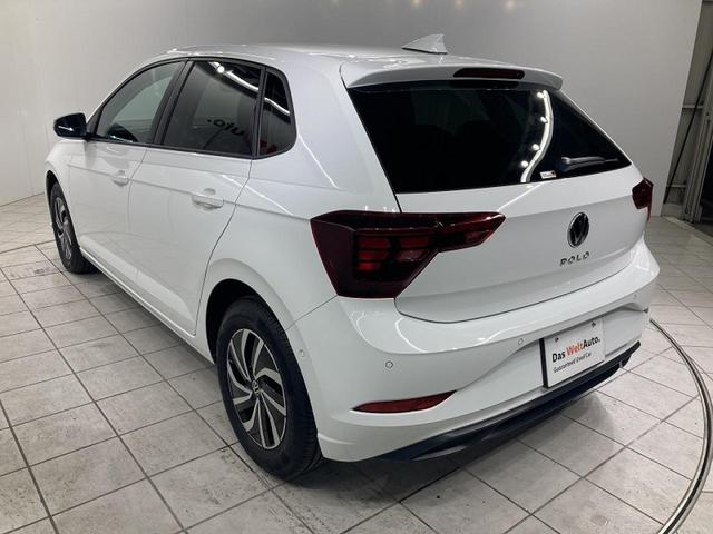 ポロ ＴＳＩアクティブ　トラベルアシスト　バックカメラ　純正ナビ　１５インチアルミホイール　障害物センサー　衝突安全ボディ　レーンキープアシスト　ワイヤレス充電　ＬＥＤヘッドライト　リアフォグランプ　オートライト（16枚目）