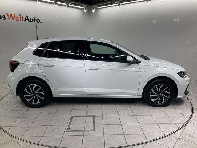 ポロ ＴＳＩアクティブ　トラベルアシスト　バックカメラ　純正ナビ　１５インチアルミホイール　障害物センサー　衝突安全ボディ　レーンキープアシスト　ワイヤレス充電　ＬＥＤヘッドライト　リアフォグランプ　オートライト（17枚目）