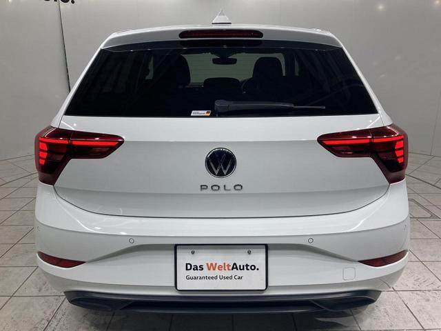 ポロ ＴＳＩアクティブ　トラベルアシスト　バックカメラ　純正ナビ　１５インチアルミホイール　障害物センサー　衝突安全ボディ　レーンキープアシスト　ワイヤレス充電　ＬＥＤヘッドライト　リアフォグランプ　オートライト（21枚目）