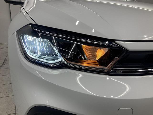 ポロ ＴＳＩアクティブ　トラベルアシスト　バックカメラ　純正ナビ　１５インチアルミホイール　障害物センサー　衝突安全ボディ　レーンキープアシスト　ワイヤレス充電　ＬＥＤヘッドライト　リアフォグランプ　オートライト（22枚目）