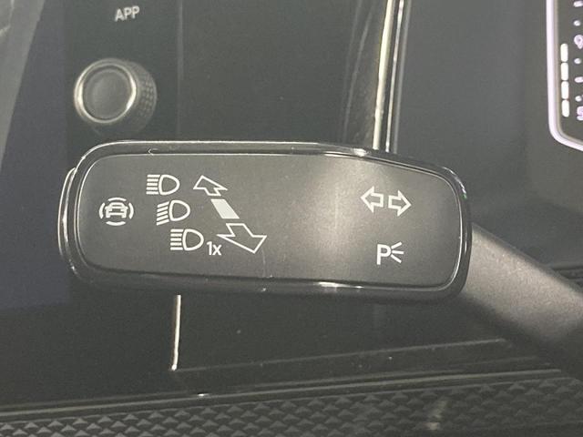 ポロ ＴＳＩアクティブ　トラベルアシスト　バックカメラ　純正ナビ　１５インチアルミホイール　障害物センサー　衝突安全ボディ　レーンキープアシスト　ワイヤレス充電　ＬＥＤヘッドライト　リアフォグランプ　オートライト（30枚目）