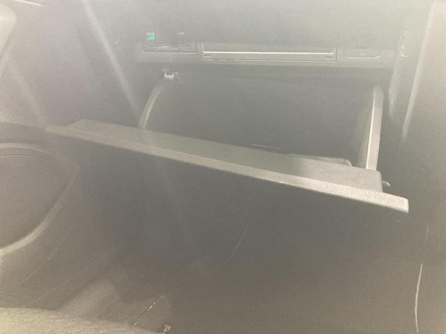 ポロ ＴＳＩアクティブ　トラベルアシスト　バックカメラ　純正ナビ　１５インチアルミホイール　障害物センサー　衝突安全ボディ　レーンキープアシスト　ワイヤレス充電　ＬＥＤヘッドライト　リアフォグランプ　オートライト（34枚目）