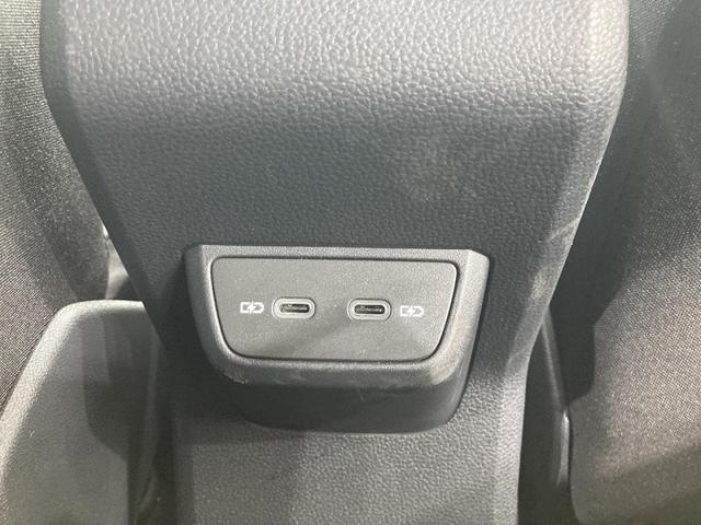 ポロ ＴＳＩアクティブ　トラベルアシスト　バックカメラ　純正ナビ　１５インチアルミホイール　障害物センサー　衝突安全ボディ　レーンキープアシスト　ワイヤレス充電　ＬＥＤヘッドライト　リアフォグランプ　オートライト（35枚目）