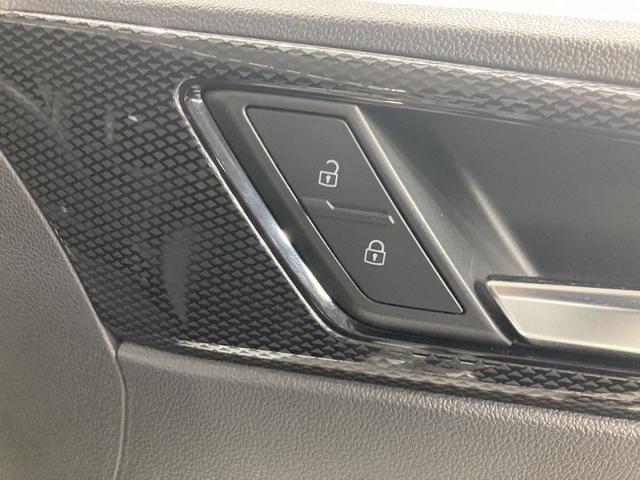 ポロ ＴＳＩアクティブ　トラベルアシスト　バックカメラ　純正ナビ　１５インチアルミホイール　障害物センサー　衝突安全ボディ　レーンキープアシスト　ワイヤレス充電　ＬＥＤヘッドライト　リアフォグランプ　オートライト（38枚目）