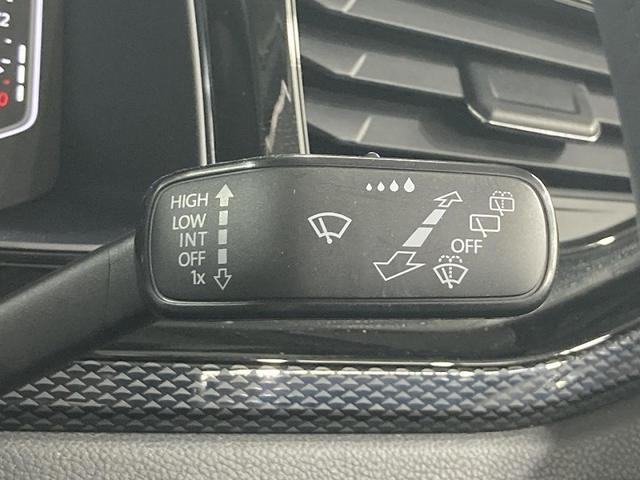 ポロ ＴＳＩアクティブ　トラベルアシスト　バックカメラ　純正ナビ　１５インチアルミホイール　障害物センサー　衝突安全ボディ　レーンキープアシスト　ワイヤレス充電　ＬＥＤヘッドライト　リアフォグランプ　オートライト（42枚目）