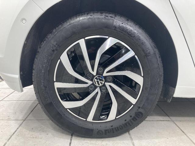 ポロ ＴＳＩアクティブ　トラベルアシスト　バックカメラ　純正ナビ　１５インチアルミホイール　障害物センサー　衝突安全ボディ　レーンキープアシスト　ワイヤレス充電　ＬＥＤヘッドライト　リアフォグランプ　オートライト（68枚目）