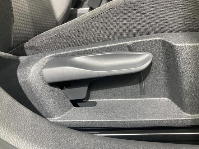 ポロ ＴＳＩアクティブ　トラベルアシスト　バックカメラ　純正ナビ　１５インチアルミホイール　障害物センサー　衝突安全ボディ　レーンキープアシスト　ワイヤレス充電　ＬＥＤヘッドライト　リアフォグランプ　オートライト（70枚目）
