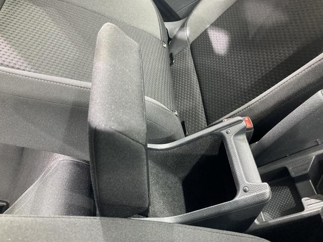 ポロ ＴＳＩアクティブ　トラベルアシスト　バックカメラ　純正ナビ　１５インチアルミホイール　障害物センサー　衝突安全ボディ　レーンキープアシスト　ワイヤレス充電　ＬＥＤヘッドライト　リアフォグランプ　オートライト（71枚目）