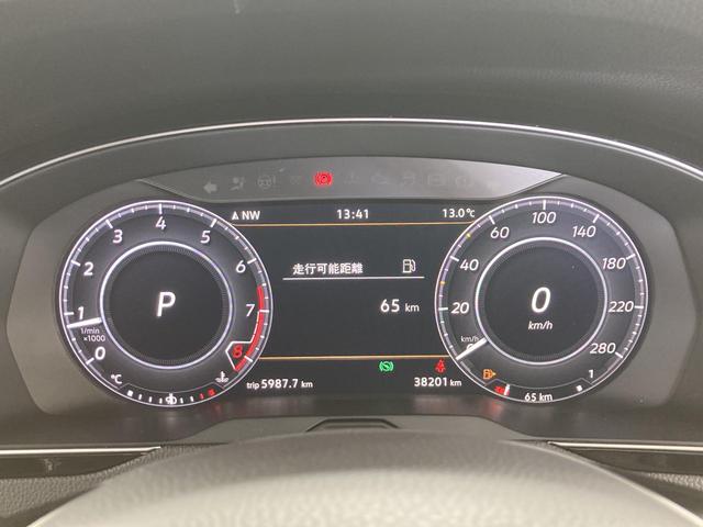 アルテオン ＴＳＩ　４モーション　エレガンス　ＤＹＮＡＵＤＩＯ　電動パノラマスライディングルーフ　ＤＣＣ　ＡＣＣ　レーンアシスト　アラウンドビューカメラ　コーナーセンサー　デジタルメーター　レザーシート　シートヒーター　パワーテールゲート（9枚目）