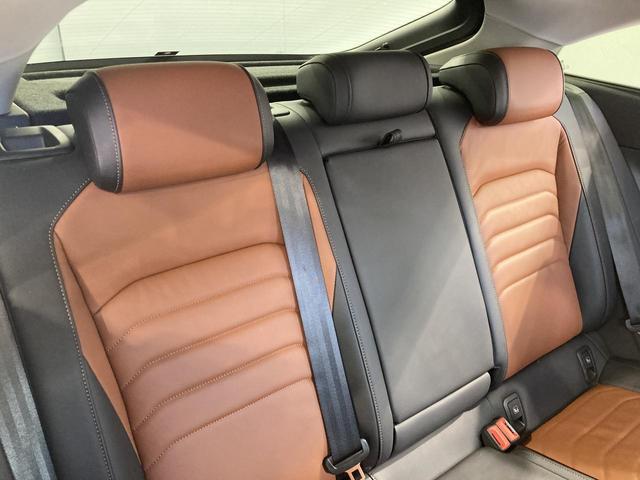 アルテオン ＴＳＩ　４モーション　エレガンス　ＤＹＮＡＵＤＩＯ　電動パノラマスライディングルーフ　ＤＣＣ　ＡＣＣ　レーンアシスト　アラウンドビューカメラ　コーナーセンサー　デジタルメーター　レザーシート　シートヒーター　パワーテールゲート（11枚目）