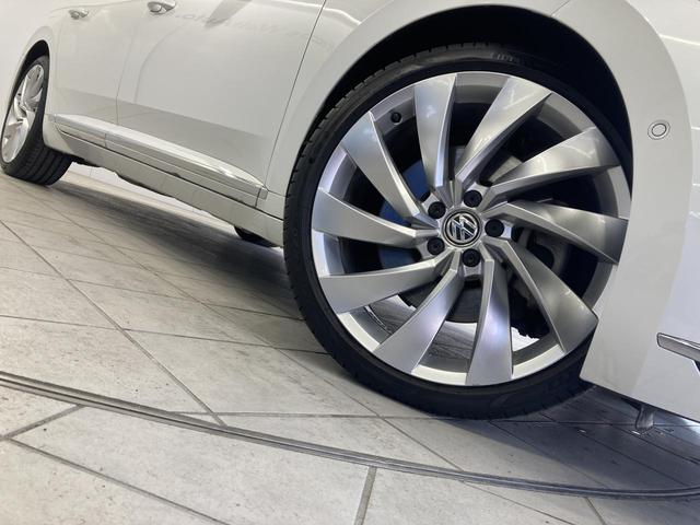 アルテオン ＴＳＩ　４モーション　エレガンス　ＤＹＮＡＵＤＩＯ　電動パノラマスライディングルーフ　ＤＣＣ　ＡＣＣ　レーンアシスト　アラウンドビューカメラ　コーナーセンサー　デジタルメーター　レザーシート　シートヒーター　パワーテールゲート（12枚目）