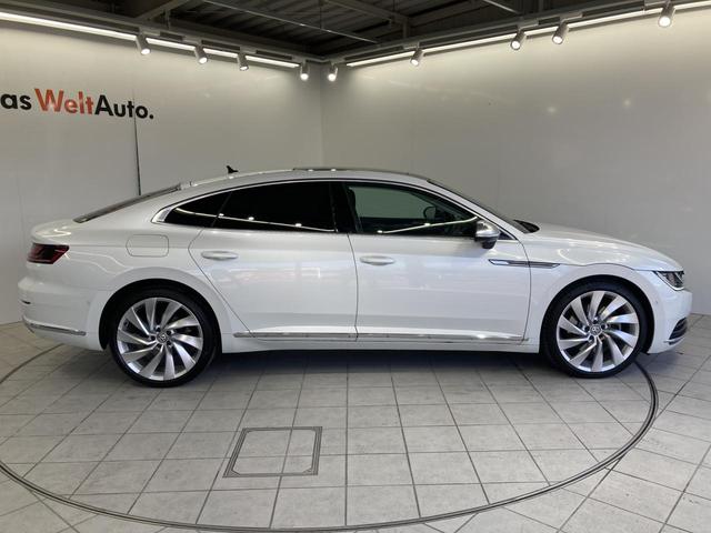 アルテオン ＴＳＩ　４モーション　エレガンス　ＤＹＮＡＵＤＩＯ　電動パノラマスライディングルーフ　ＤＣＣ　ＡＣＣ　レーンアシスト　アラウンドビューカメラ　コーナーセンサー　デジタルメーター　レザーシート　シートヒーター　パワーテールゲート（17枚目）