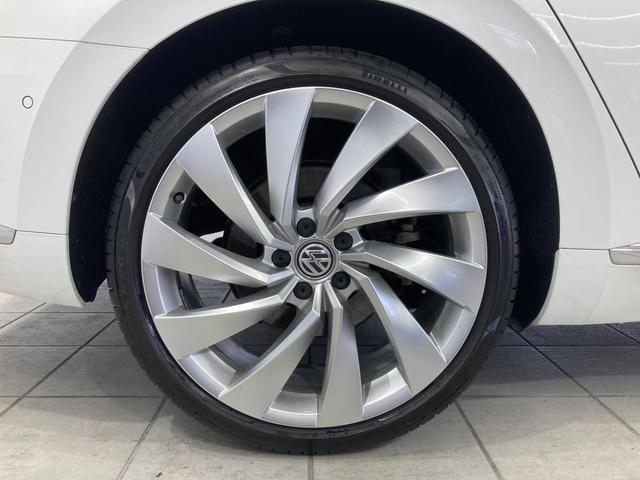 アルテオン ＴＳＩ　４モーション　エレガンス　ＤＹＮＡＵＤＩＯ　電動パノラマスライディングルーフ　ＤＣＣ　ＡＣＣ　レーンアシスト　アラウンドビューカメラ　コーナーセンサー　デジタルメーター　レザーシート　シートヒーター　パワーテールゲート（20枚目）