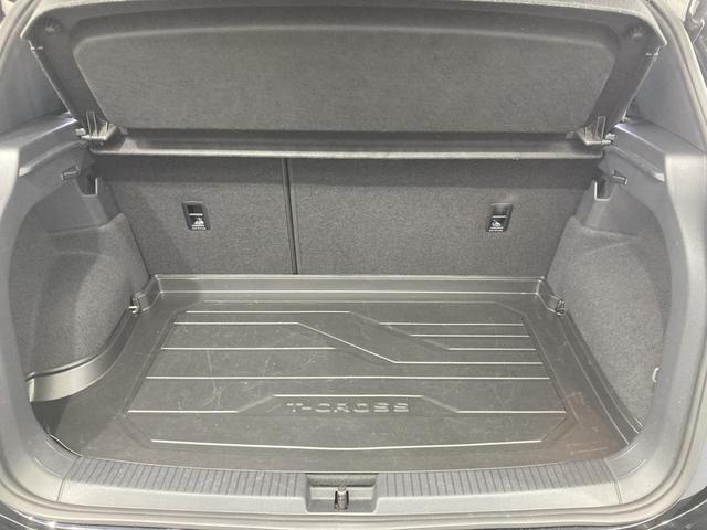 Ｔ－クロス ＴＳＩ　Ｒライン　トラベルアシスト　デジタルメーター　純正ナビ　バックカメラ　レーンキープアシスト　ブラインドスポットディテクション　パークアシスト　コーナーセンサー　スマートキー　認定中古車（12枚目）