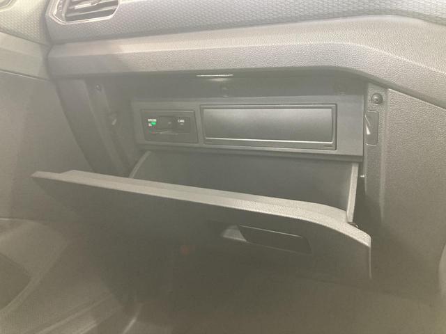 Ｔ－クロス ＴＳＩ　Ｒライン　トラベルアシスト　デジタルメーター　純正ナビ　バックカメラ　レーンキープアシスト　ブラインドスポットディテクション　パークアシスト　コーナーセンサー　スマートキー　認定中古車（65枚目）