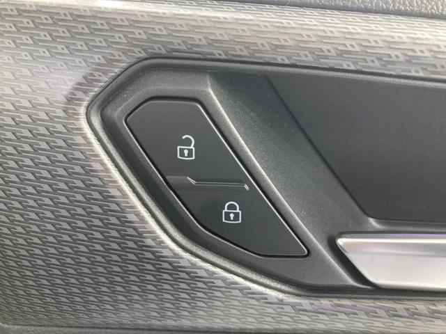 Ｔ－クロス ＴＳＩ　Ｒライン　トラベルアシスト　デジタルメーター　純正ナビ　バックカメラ　レーンキープアシスト　ブラインドスポットディテクション　パークアシスト　コーナーセンサー　スマートキー　認定中古車（74枚目）