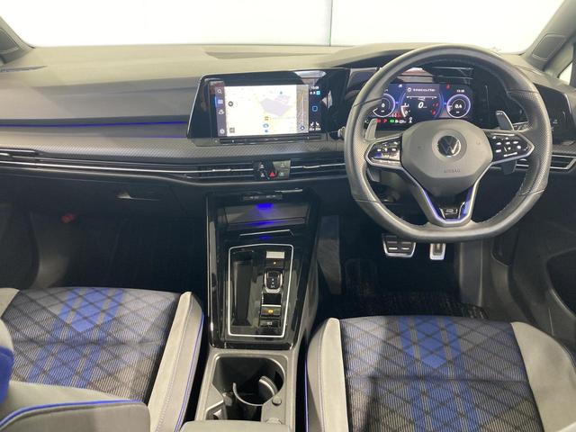 ゴルフＲ ＴＳＩ　４モーション　専用カラー　専用アルミ　ＤＣＣ　トラベルアシスト　デジタルメーター　ＩＱライト　ナビ　バックカメラ　シートヒーター　フロントアシスト　レーンアシスト　スマートキー　認定中古車（3枚目）