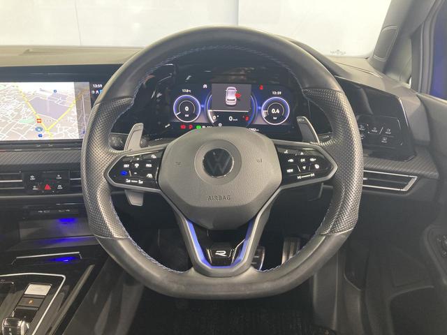 ゴルフＲ ＴＳＩ　４モーション　専用カラー　専用アルミ　ＤＣＣ　トラベルアシスト　デジタルメーター　ＩＱライト　ナビ　バックカメラ　シートヒーター　フロントアシスト　レーンアシスト　スマートキー　認定中古車（4枚目）