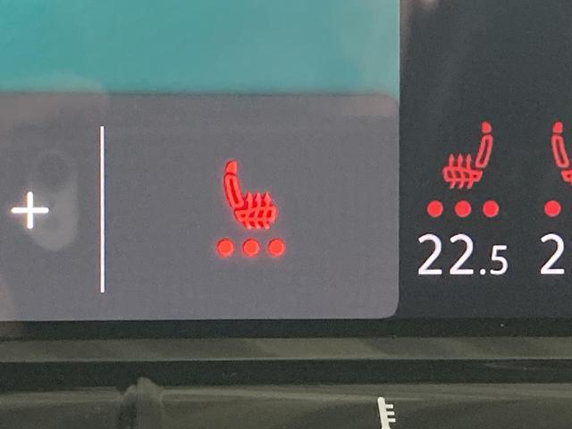 ゴルフＲ ＴＳＩ　４モーション　専用カラー　専用アルミ　ＤＣＣ　トラベルアシスト　デジタルメーター　ＩＱライト　ナビ　バックカメラ　シートヒーター　フロントアシスト　レーンアシスト　スマートキー　認定中古車（7枚目）