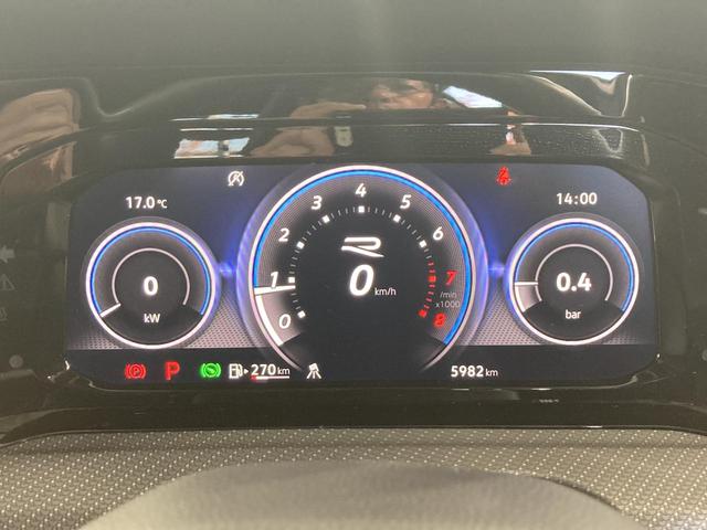 ゴルフＲ ＴＳＩ　４モーション　専用カラー　専用アルミ　ＤＣＣ　トラベルアシスト　デジタルメーター　ＩＱライト　ナビ　バックカメラ　シートヒーター　フロントアシスト　レーンアシスト　スマートキー　認定中古車（9枚目）