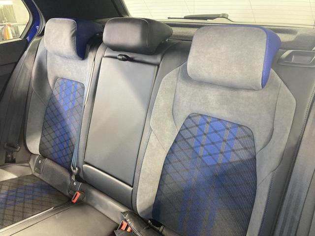 ゴルフＲ ＴＳＩ　４モーション　専用カラー　専用アルミ　ＤＣＣ　トラベルアシスト　デジタルメーター　ＩＱライト　ナビ　バックカメラ　シートヒーター　フロントアシスト　レーンアシスト　スマートキー　認定中古車（11枚目）