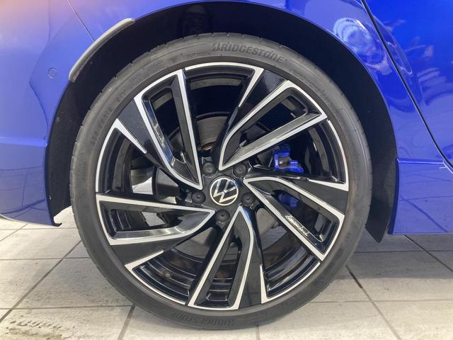 ゴルフＲ ＴＳＩ　４モーション　専用カラー　専用アルミ　ＤＣＣ　トラベルアシスト　デジタルメーター　ＩＱライト　ナビ　バックカメラ　シートヒーター　フロントアシスト　レーンアシスト　スマートキー　認定中古車（21枚目）