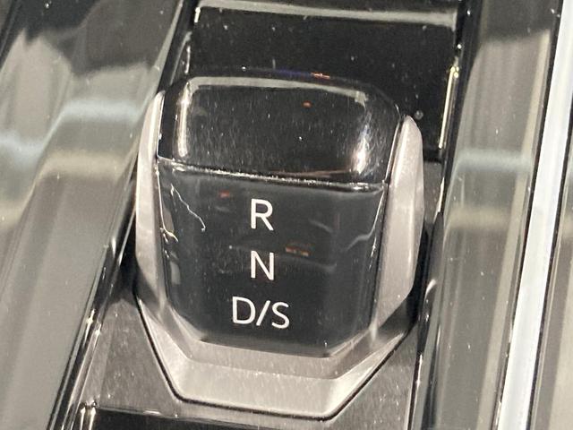 ゴルフＲ ＴＳＩ　４モーション　専用カラー　専用アルミ　ＤＣＣ　トラベルアシスト　デジタルメーター　ＩＱライト　ナビ　バックカメラ　シートヒーター　フロントアシスト　レーンアシスト　スマートキー　認定中古車（41枚目）