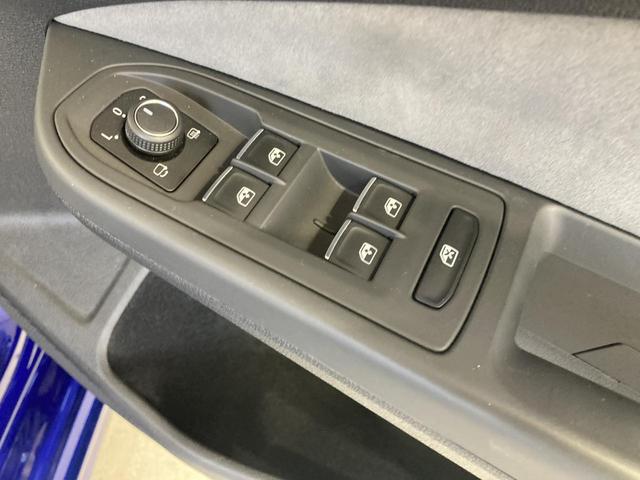 ゴルフＲ ＴＳＩ　４モーション　専用カラー　専用アルミ　ＤＣＣ　トラベルアシスト　デジタルメーター　ＩＱライト　ナビ　バックカメラ　シートヒーター　フロントアシスト　レーンアシスト　スマートキー　認定中古車（57枚目）