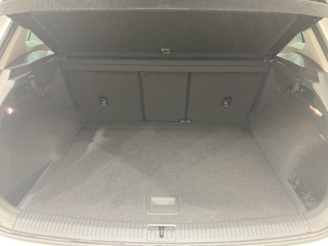 ティグアン ディナウディオエディション 特別仕様車 レザーシート シートヒーター パドルシフト 電動パーキングブレーキ アラウンドビューカメラ 純正ナビ 19インチアルミ レーンアシスト パワーシート 電動リアゲート シルバールーフレール(11枚目)