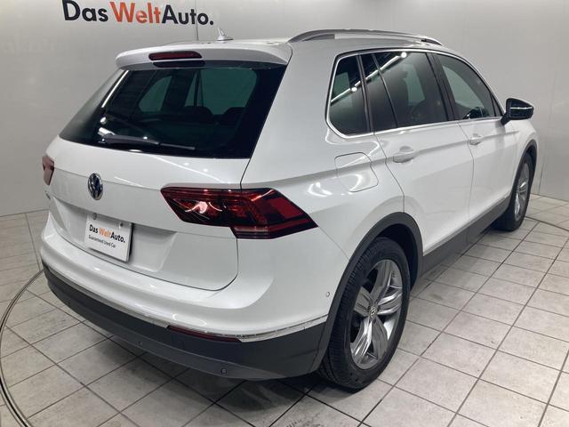 ティグアン ディナウディオエディション 特別仕様車 レザーシート シートヒーター パドルシフト 電動パーキングブレーキ アラウンドビューカメラ 純正ナビ 19インチアルミ レーンアシスト パワーシート 電動リアゲート シルバールーフレール(15枚目)