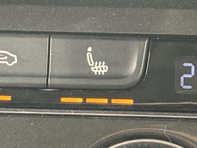 ティグアン ディナウディオエディション 特別仕様車 レザーシート シートヒーター パドルシフト 電動パーキングブレーキ アラウンドビューカメラ 純正ナビ 19インチアルミ レーンアシスト パワーシート 電動リアゲート シルバールーフレール(35枚目)