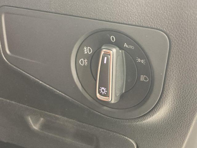 ティグアン ディナウディオエディション 特別仕様車 レザーシート シートヒーター パドルシフト 電動パーキングブレーキ アラウンドビューカメラ 純正ナビ 19インチアルミ レーンアシスト パワーシート 電動リアゲート シルバールーフレール(59枚目)