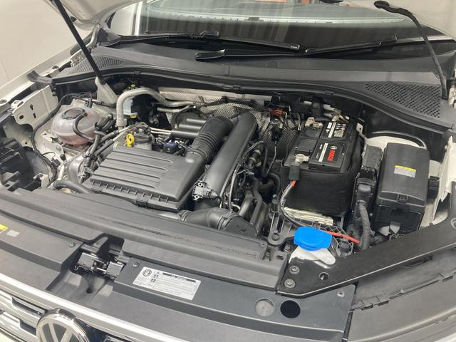 ティグアン ディナウディオエディション 特別仕様車 レザーシート シートヒーター パドルシフト 電動パーキングブレーキ アラウンドビューカメラ 純正ナビ 19インチアルミ レーンアシスト パワーシート 電動リアゲート シルバールーフレール(62枚目)