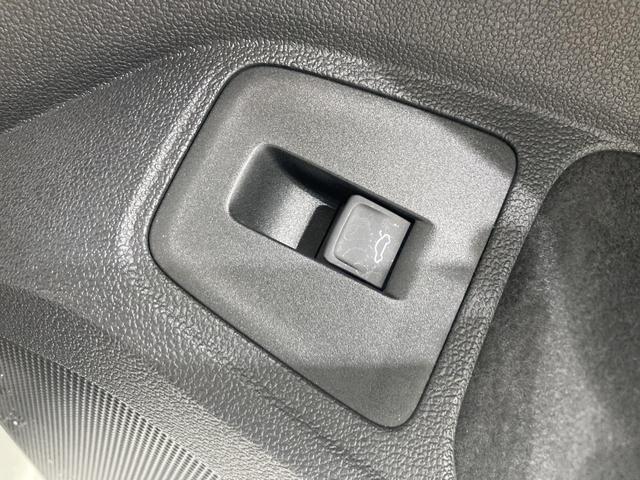 ティグアン ディナウディオエディション 特別仕様車 レザーシート シートヒーター パドルシフト 電動パーキングブレーキ アラウンドビューカメラ 純正ナビ 19インチアルミ レーンアシスト パワーシート 電動リアゲート シルバールーフレール(72枚目)